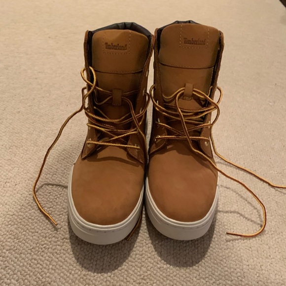 Women’s Size 9 Timberland Boots. WORN ONCE! - Picture 4 of 4